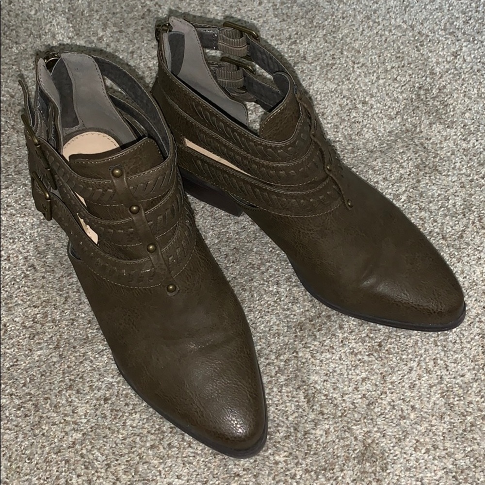 Size 8 Olive Green Booties